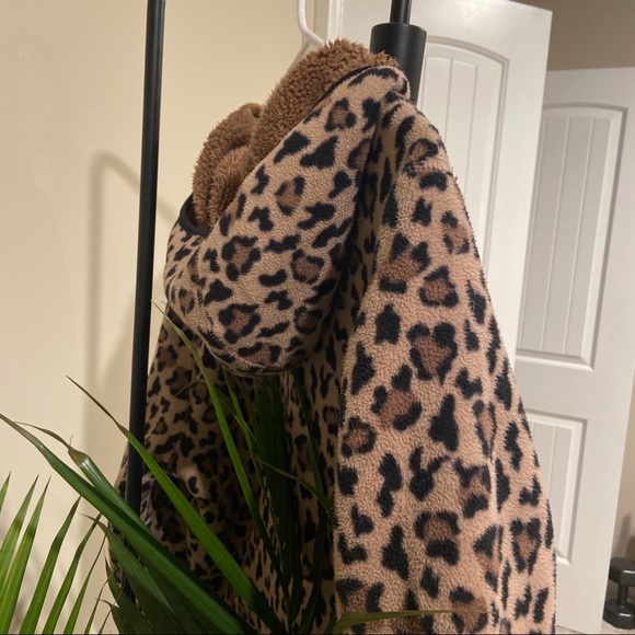 Cheetah print jacket - Picture 2 of 3